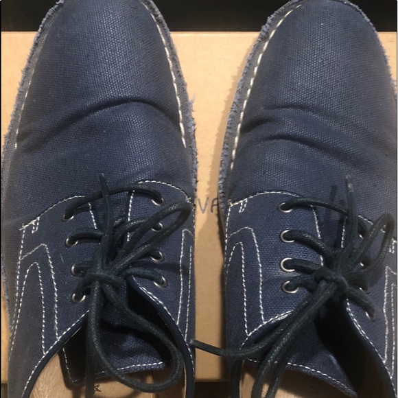 Causal blue shoes with white stitch: used - Picture 2 of 8